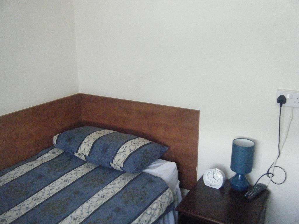 Tudor Court 2*