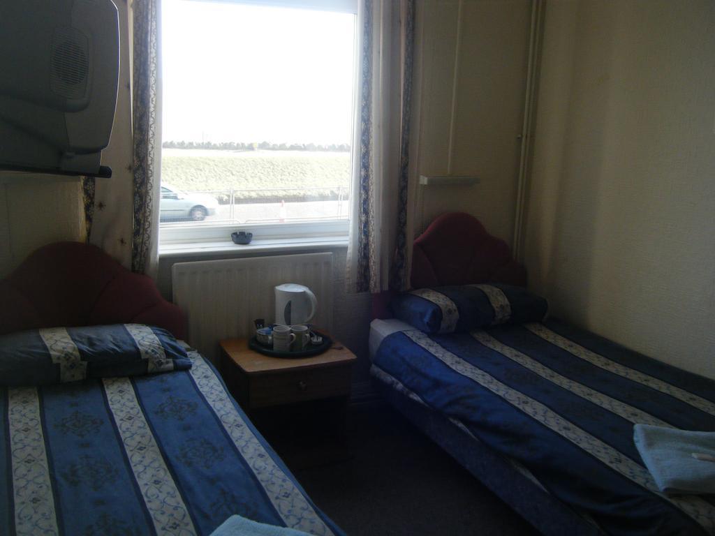 Tudor Court Hotel 2*